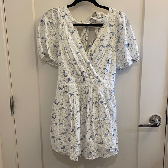 Gently worn Storia Tie Back Romper Large
